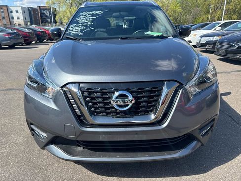 Used 2019 Nissan Kicks SR w/ SR Premium Package FWD image 3