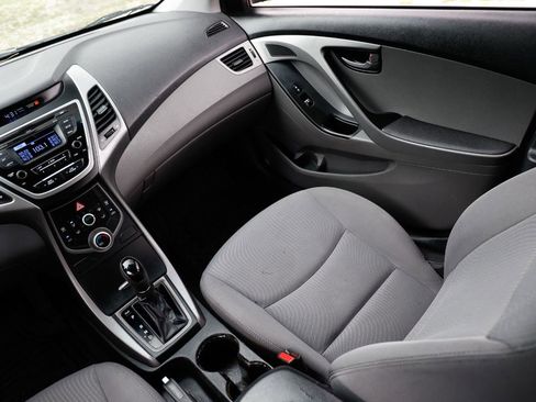 Used 2015 Hyundai Elantra SE image 21