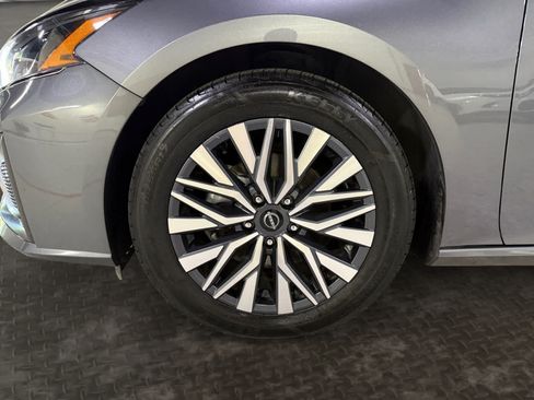 Used 2025 Nissan Altima 2.5 SV FWD image 21