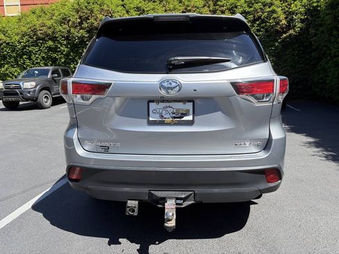 Used 2015 Toyota Highlander XLE AWD/4WD image 4
