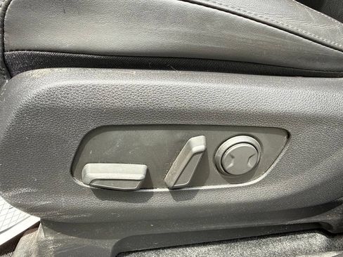 Used 2024 Kia Carnival LX FWD image 26