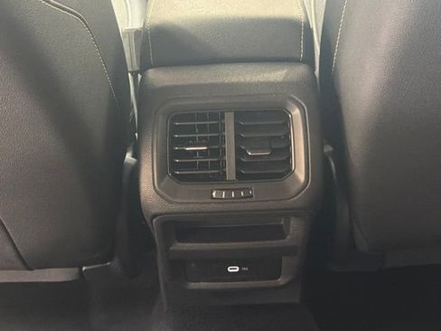 Used 2024 Volkswagen Taos SE FWD image 16