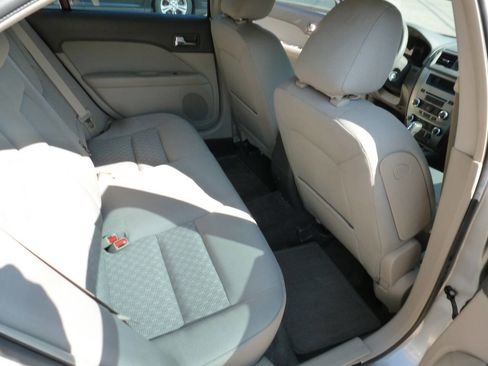 Used 2010 Ford Fusion SE image 12
