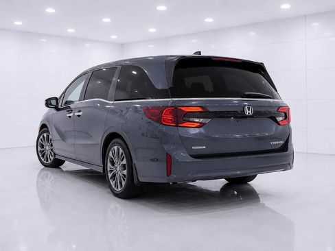 Used 2025 Honda Odyssey Touring image 3