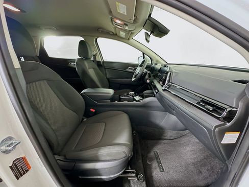 Used 2024 Kia Sportage LX image 30