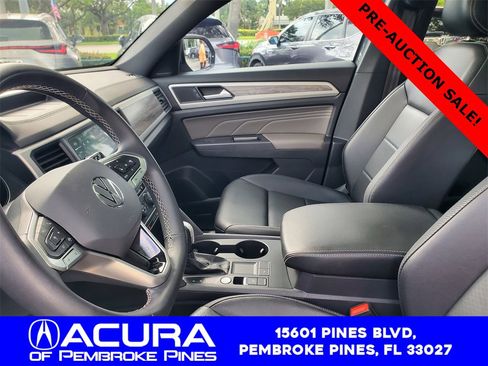 Used 2021 Volkswagen Atlas Cross Sport SE w/ Panoramic Sunroof Package image 16