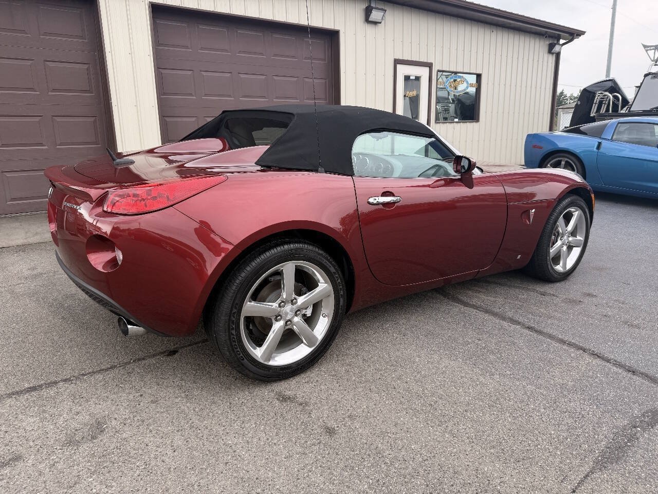 Used 2009 Pontiac Solstice Convertible w/ Preferred Package RWD image 22