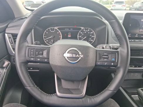 Used 2025 Nissan Rogue SV AWD/4WD image 18