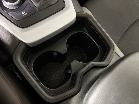 Used 2020 Toyota RAV4 XLE AWD/4WD image 15