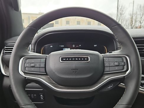 Used 2024 Jeep Wagoneer Series II w/ Flexible Seating Group image 19