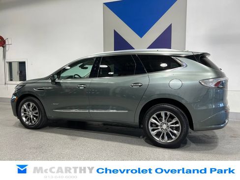 Used 2022 Buick Enclave Avenir w/ Avenir Technology Package AWD/4WD image 7