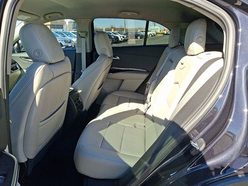 Certified 2022 Cadillac XT4 Luxury w/ Cold Weather Package image 8