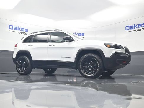 Used 2019 Jeep Cherokee Trailhawk w/ Comfort/Convenience Group AWD/4WD image 40