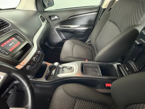 Used 2020 Dodge Journey SE w/ SE Popular Equipment Group FWD image 28