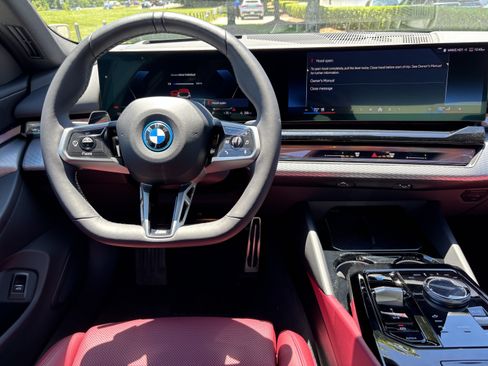 Certified 2025 BMW i5 eDrive40i w/ M Sport Package RWD image 30