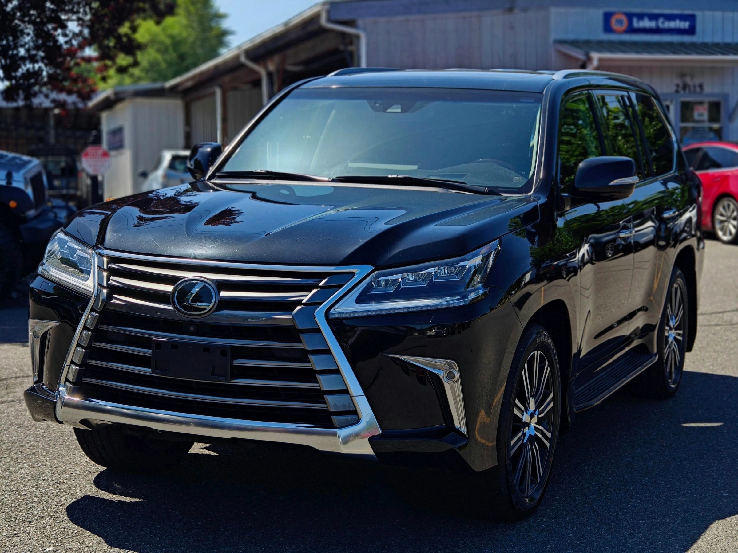 Used 2018 Lexus LX 570 4WD image 4