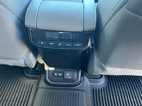 Used 2021 Toyota Highlander Limited AWD/4WD image 20