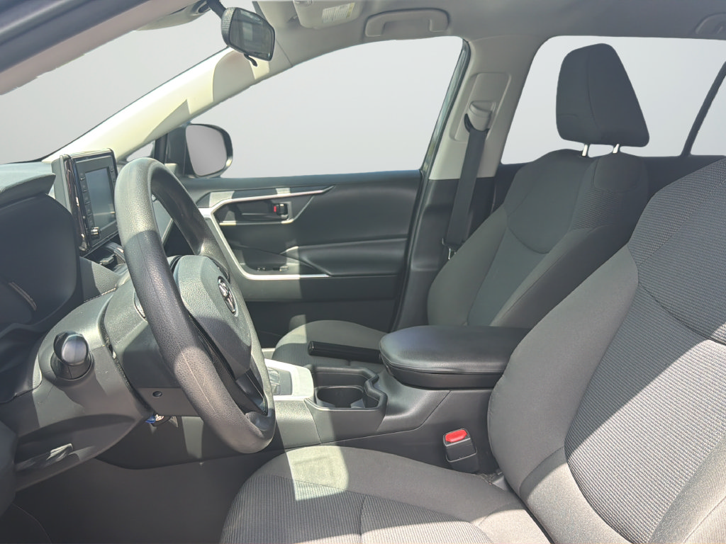 Used 2021 Toyota RAV4 LE AWD/4WD image 30