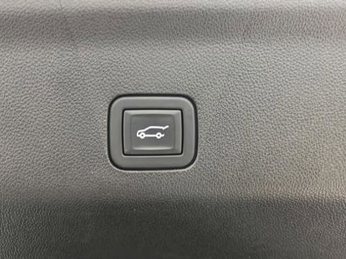 Used 2024 GMC Yukon XL Denali w/ Denali Reserve Package image 30