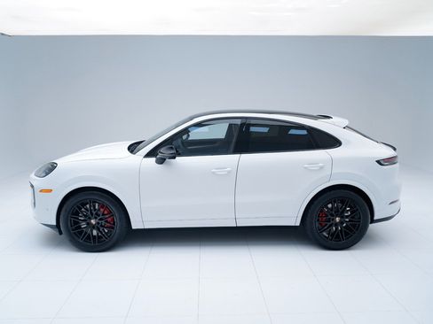 New 2026 Porsche Cayenne S image 2