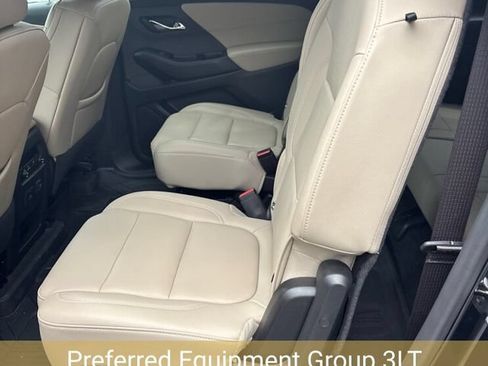 Used 2023 Chevrolet Traverse LT w/ LT Premium Package AWD/4WD image 3