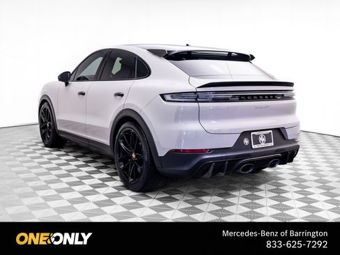 Used 2024 Porsche Cayenne Turbo GT AWD/4WD image 3