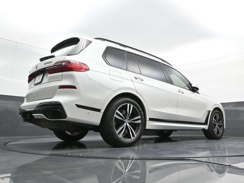Used 2022 BMW X7 M50i w/ Dynamic Handling Package AWD/4WD image 29