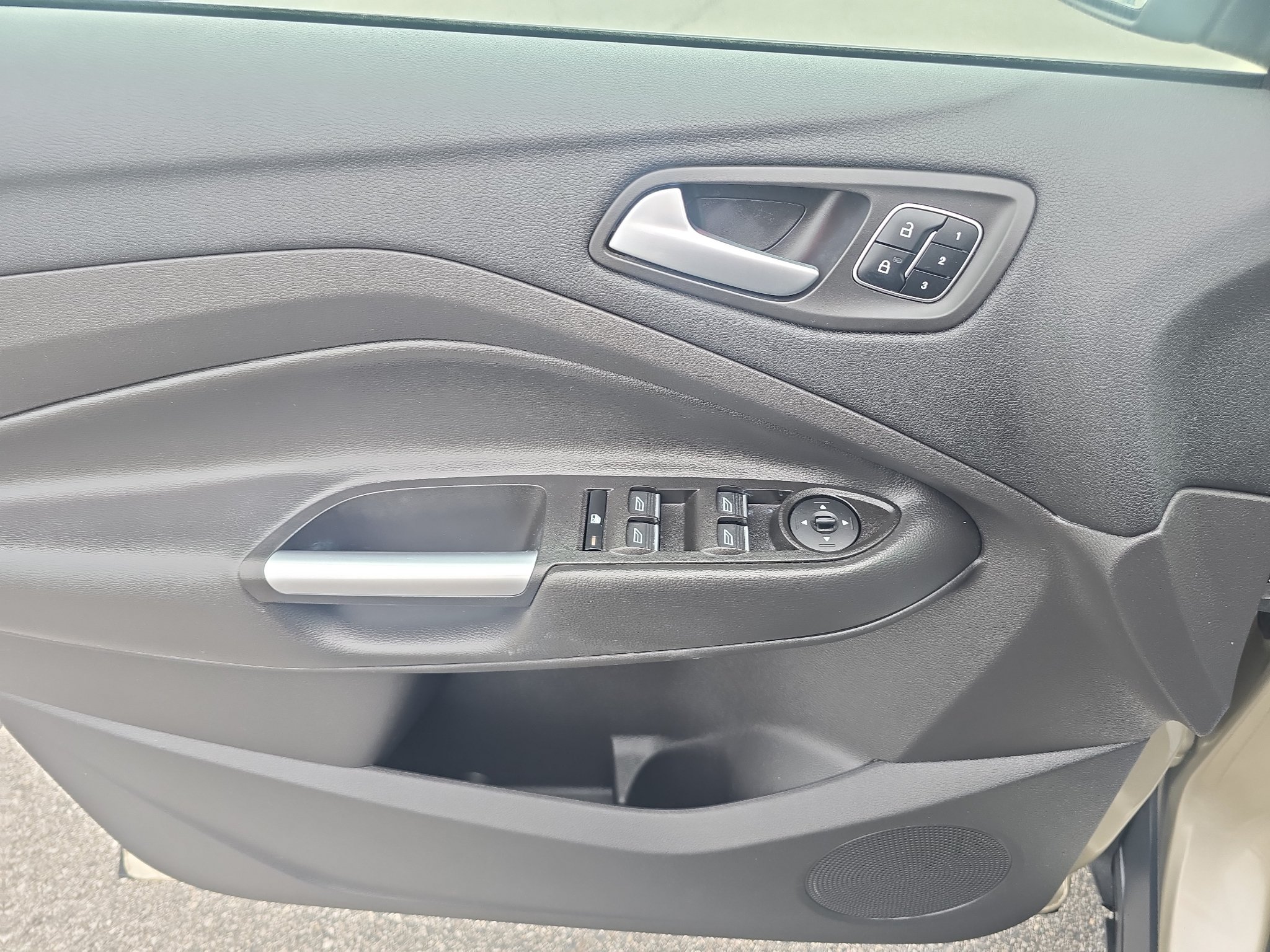 Used 2017 Ford Escape Titanium FWD image 18