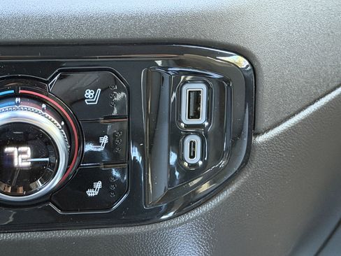 New 2026 GMC Sierra 1500 SLT image 33