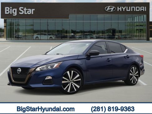 Used 2022 Nissan Altima 2.5 SR image 1