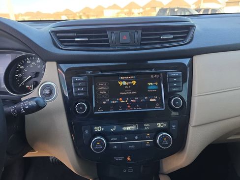 Used 2019 Nissan Rogue SV image 26