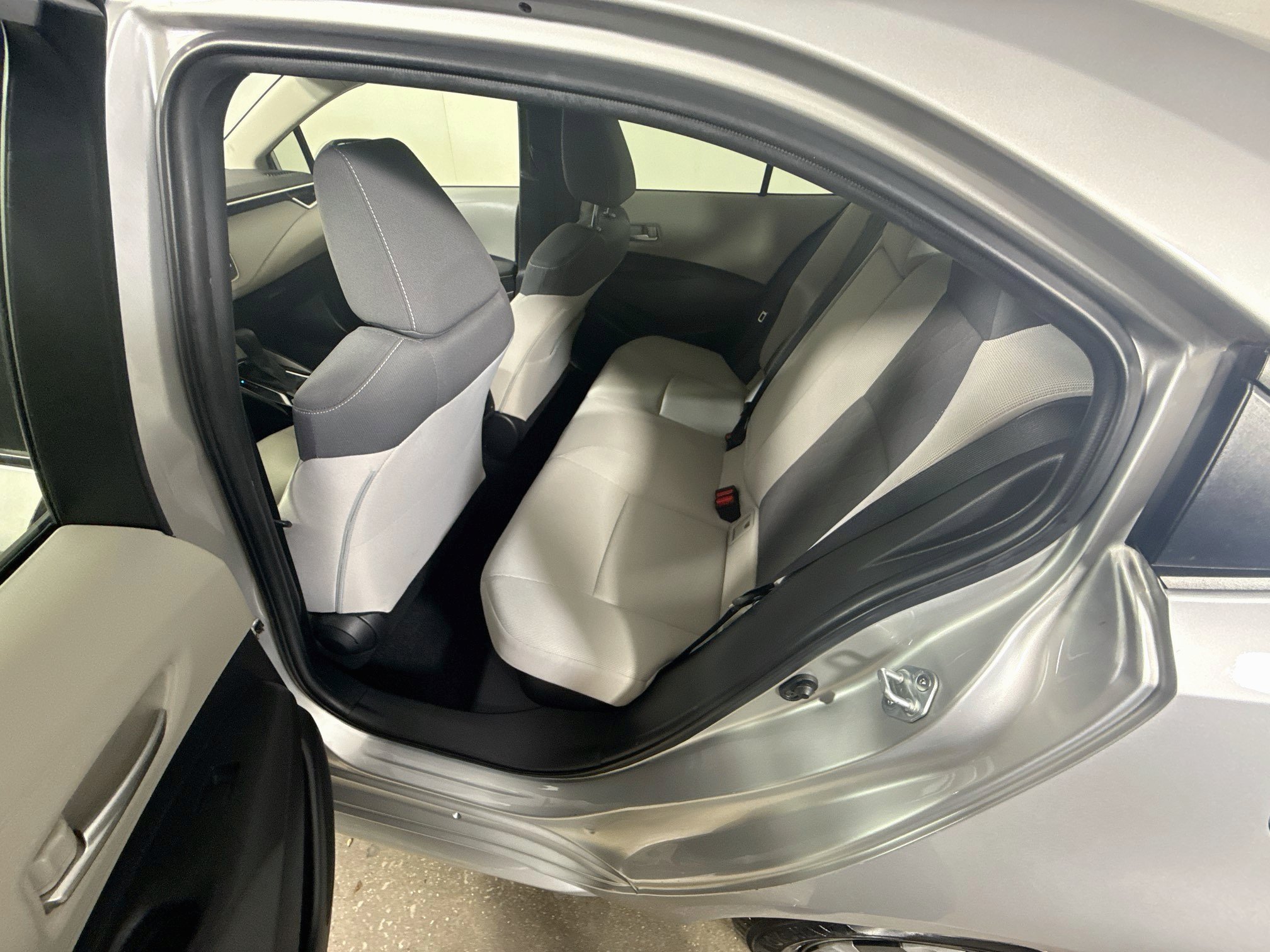 Used 2020 Toyota Corolla LE FWD image 21