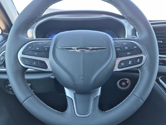 Used 2026 Chrysler Pacifica Select FWD image 19