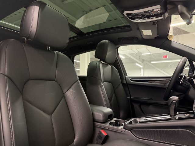 Certified 2026 Porsche Macan AWD/4WD image 24