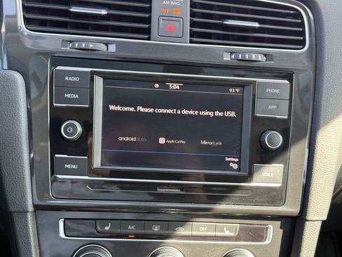 Used 2020 Volkswagen Golf 4-Door FWD image 23