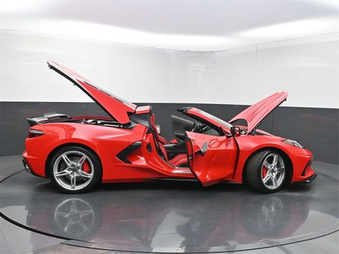 Used 2023 Chevrolet Corvette Stingray Coupe w/ Z51 Performance Package image 32