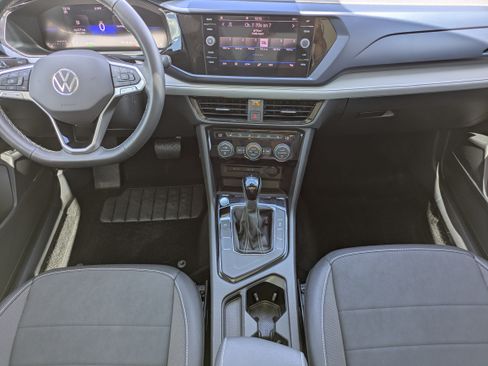 Used 2024 Volkswagen Taos SE w/ Panoramic Sunroof Package FWD image 34