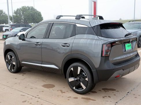 New 2025 Nissan Kicks SR FWD image 8