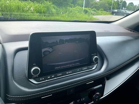 Used 2023 Nissan Rogue SV AWD/4WD image 19