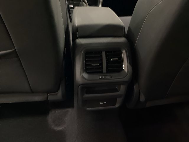Certified 2025 Volkswagen Taos SE AWD/4WD image 12