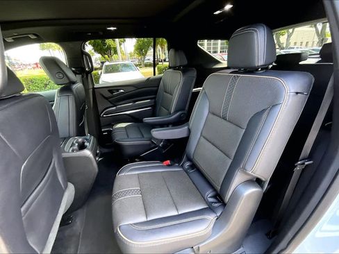 Used 2026 Chevrolet Traverse High Country FWD image 21