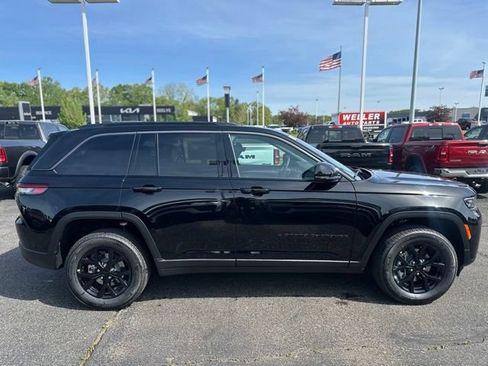 New 2026 Jeep Grand Cherokee Altitude AWD/4WD image 6