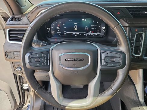 Used 2022 GMC Yukon Denali w/ Denali Premium Package AWD/4WD image 16