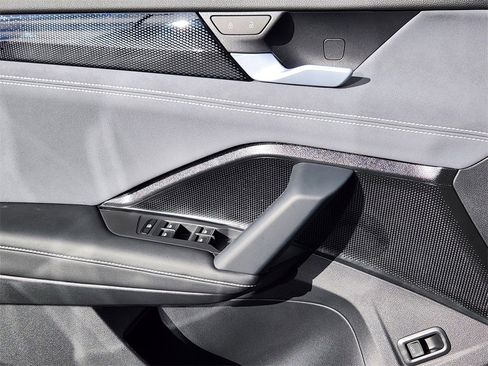 New 2026 Volkswagen Tiguan SE image 14