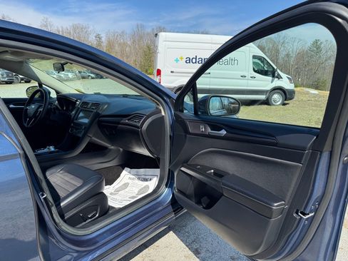 Used 2018 Ford Fusion SE w/ Equipment Group 201A image 14