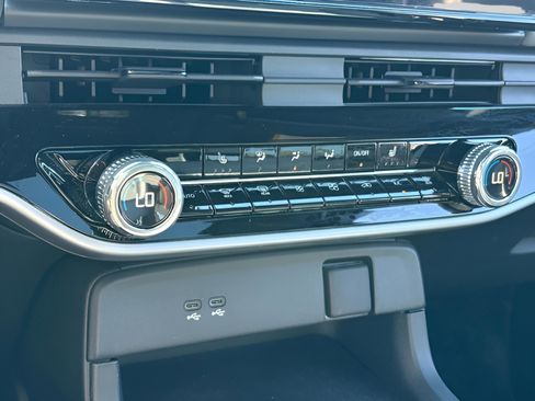 Certified 2024 Honda Prologue Touring image 32