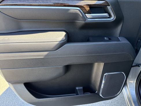 Used 2025 GMC Sierra 1500 Elevation image 33