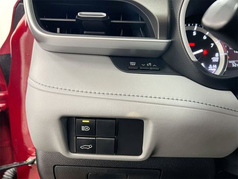 Used 2022 Toyota Highlander XLE image 17