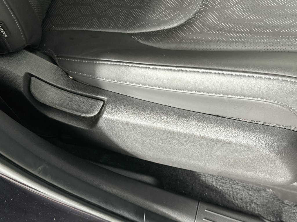 Used 2025 Kia Carnival FWD image 22