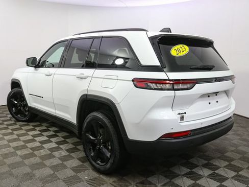 Used 2023 Jeep Grand Cherokee Altitude AWD/4WD image 8